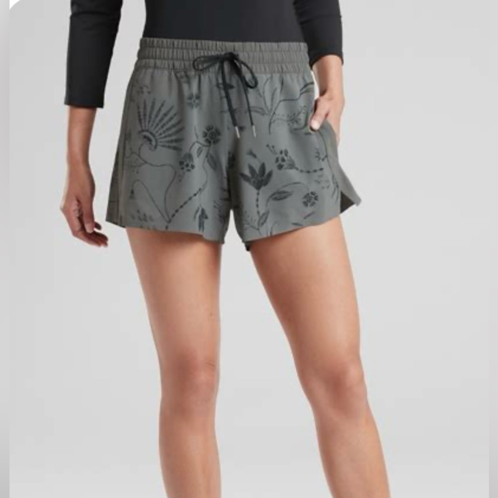 Athleta Women’s Printed Baja Shorts in Wildflower Herb Olive Size 14